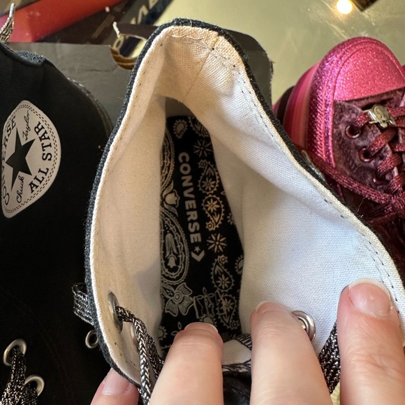 Miley Cyrus x Converse Sneakers New in Box - Picture 5 of 6